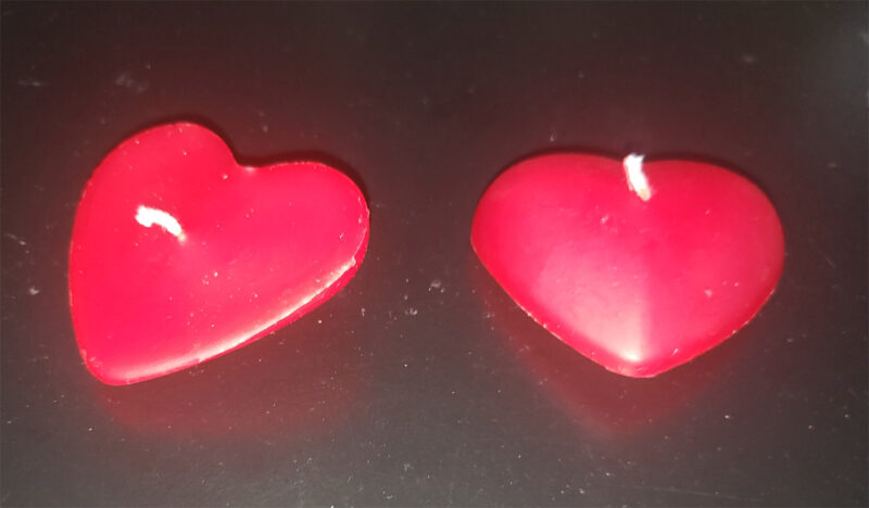 Two large hearts. The product is reversible.